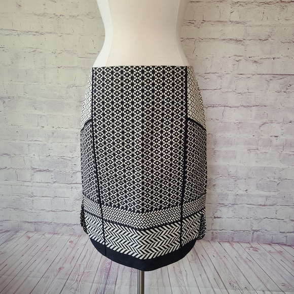 J. Crew Cream & White Quilt Look Paneled Pencil Skirt Size 10 - Picture 2 of 11